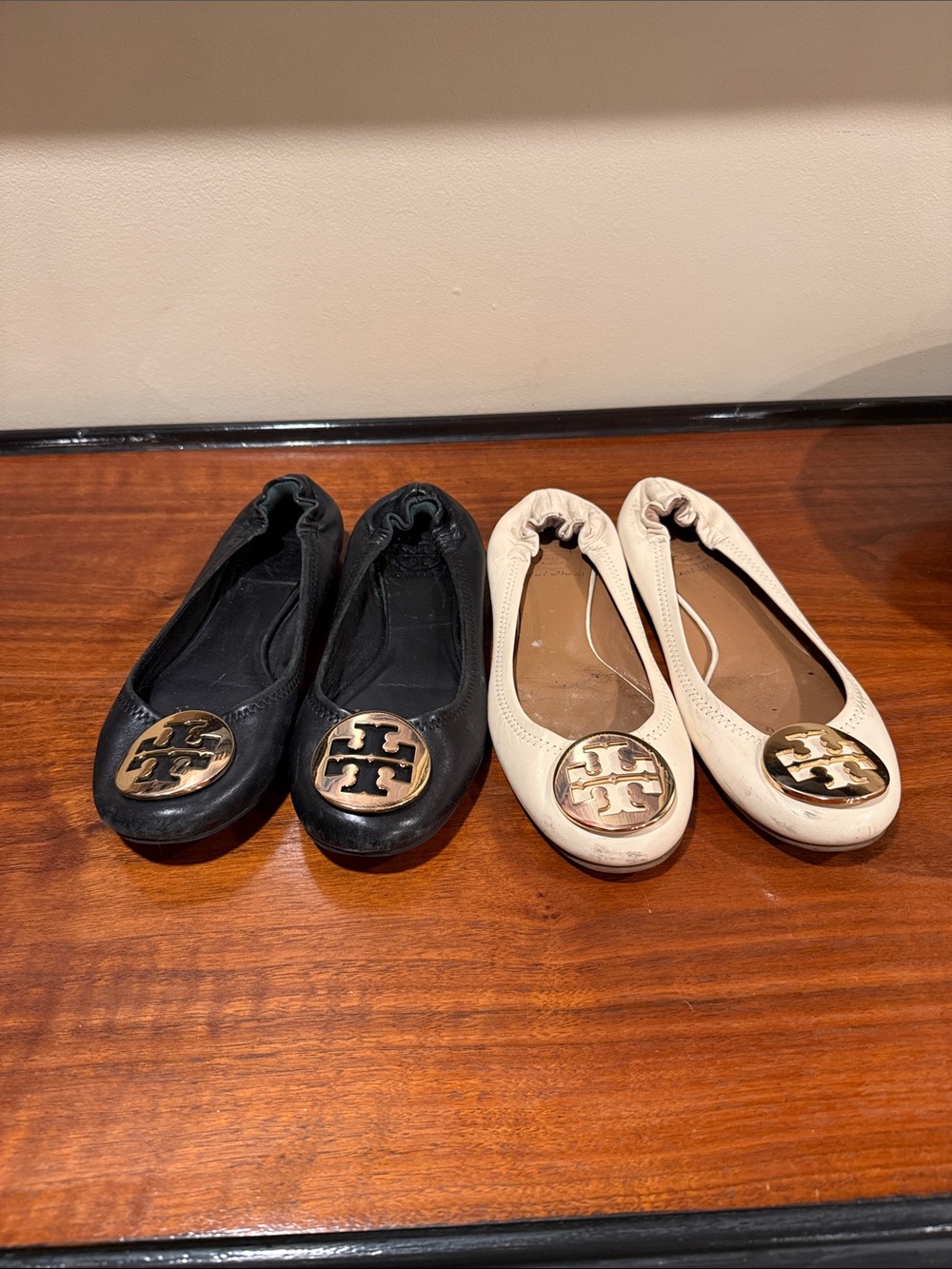 Tory Burch Black and Cream Leather Logo Ballet Flats